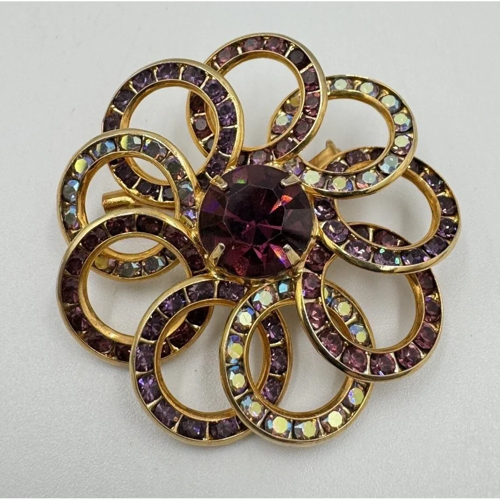 Vintage Gold Tone Purple Aura‎ Borealis Floral Rhinestone Circle Brooch Pin